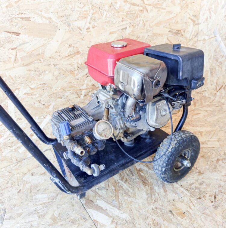 Ενοικίαση βενζινοκίνητου πλυστικού 13HP – 210 Bar / 900 L/h μηχάνημα Ιωάννινα