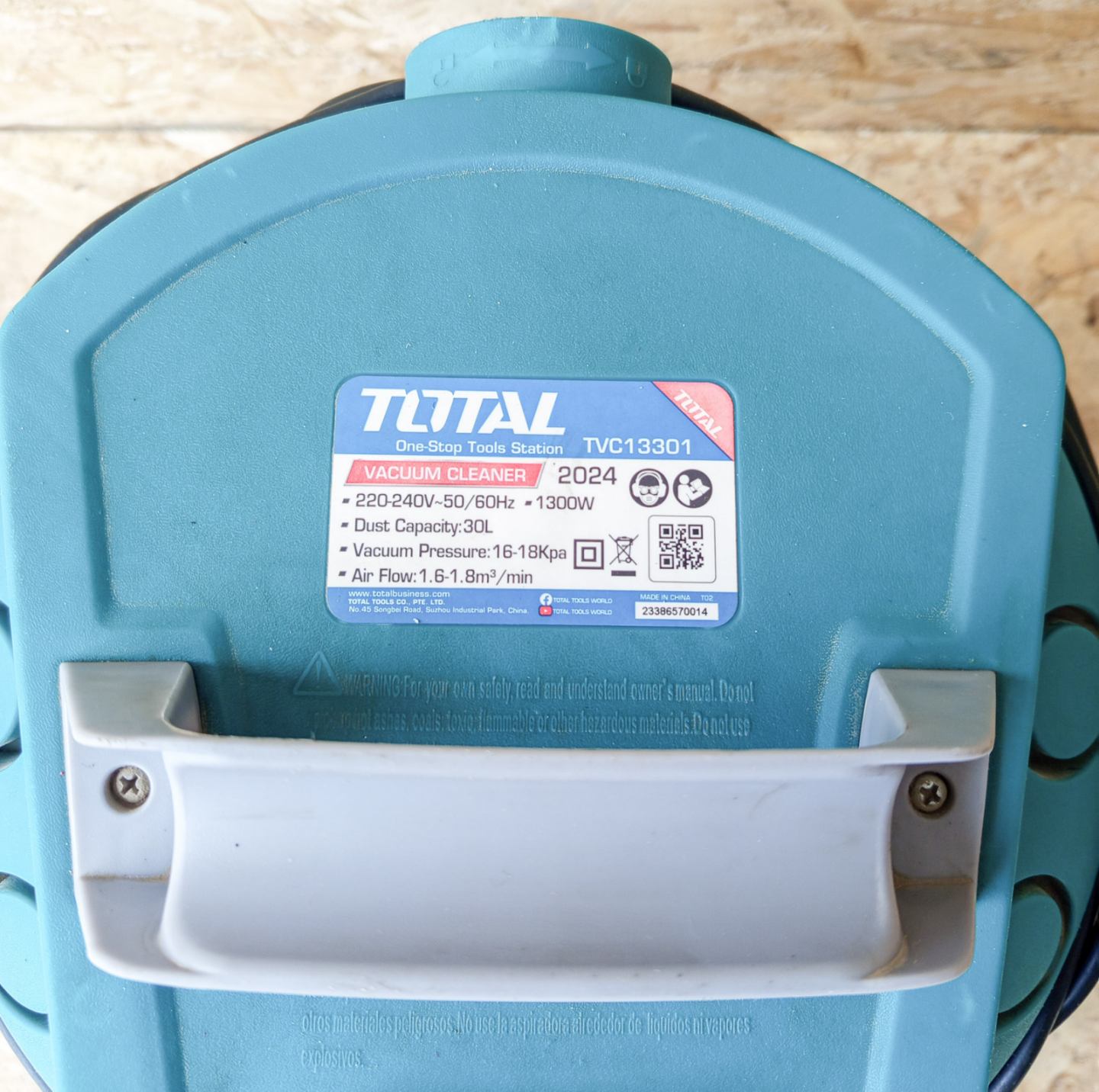 enoikiasi-ilektriki-skoupa-ygron-stereon-total-tvc13301-1300watt-30lt-xaraktiristika-noikiase-ta-ioannina